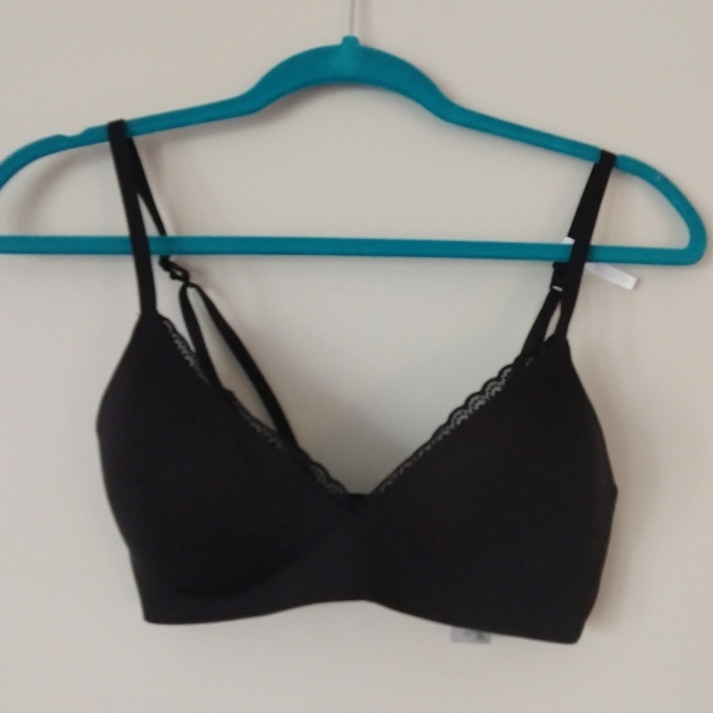 Aerie black wireless bra, size 32D, NWT.